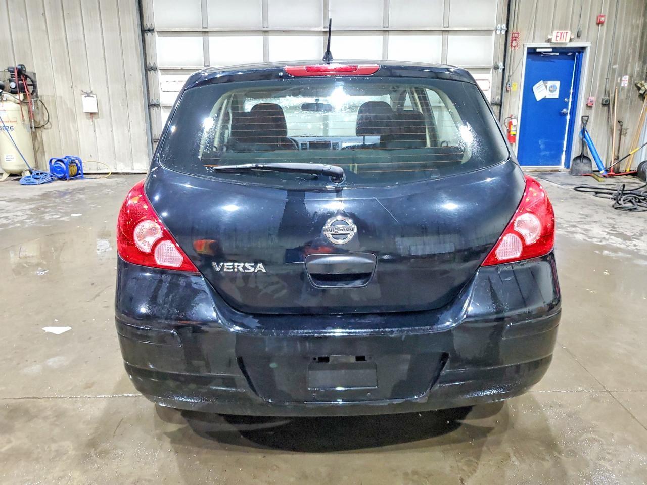 2011 Nissan Versa 1.8 S - Image 6
