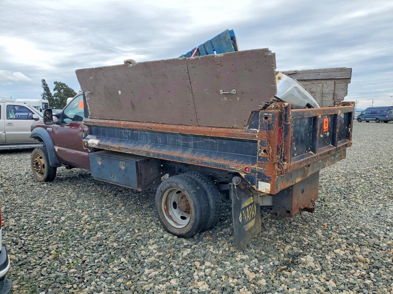 2007 Ford F550 Super Duty Dump Truck - Image 2