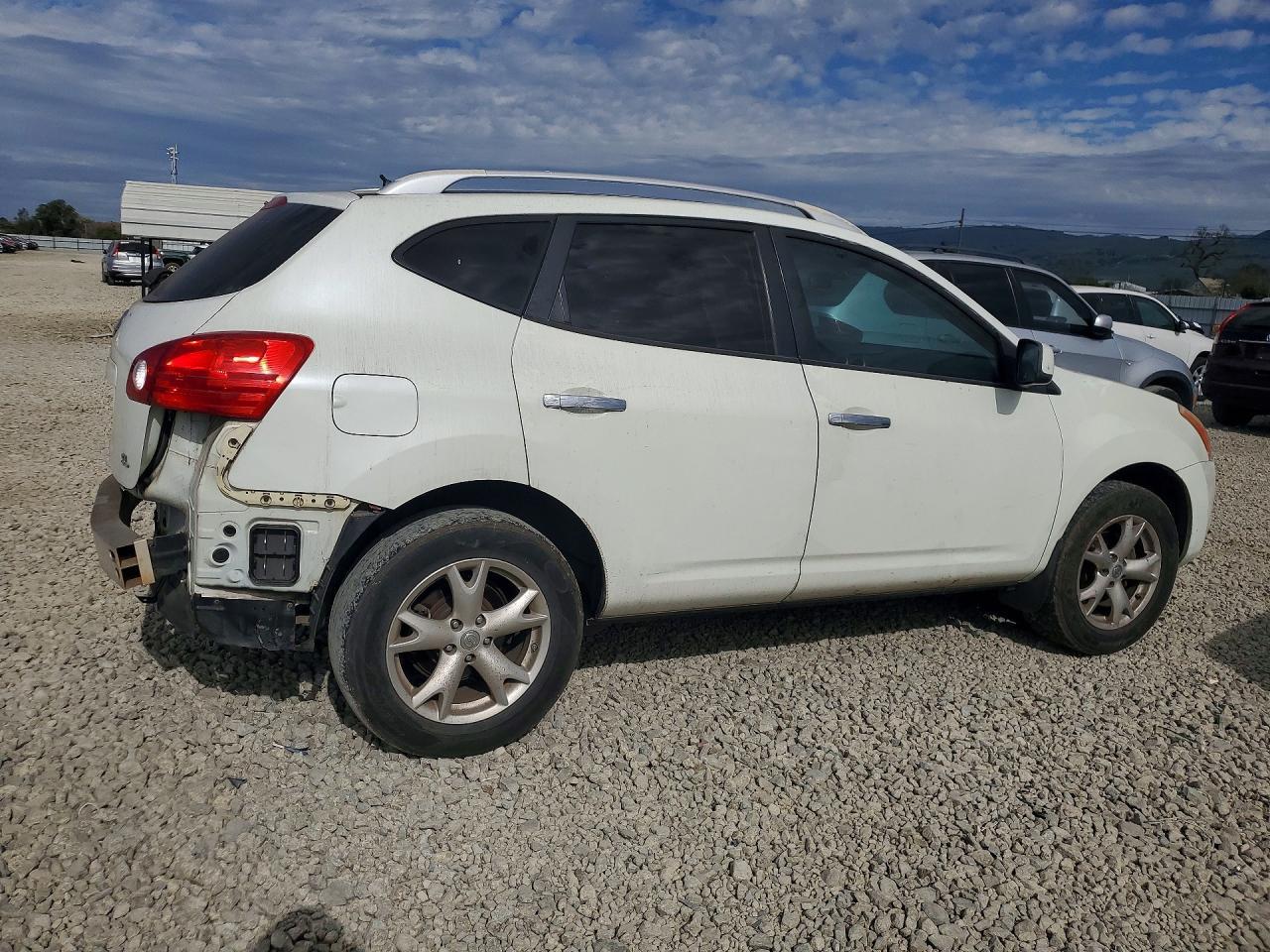 2010 Nissan Rogue S - Image 3