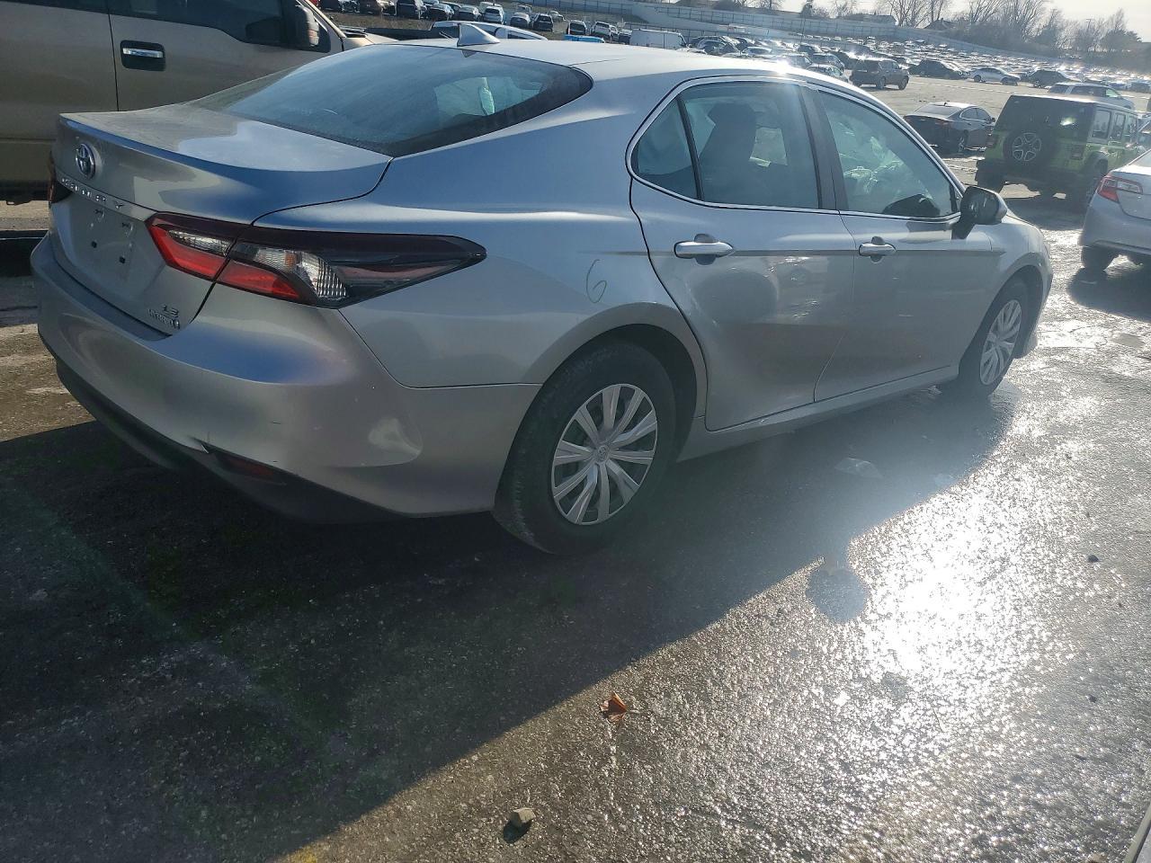 2023 Toyota Camry Le - Фото 3
