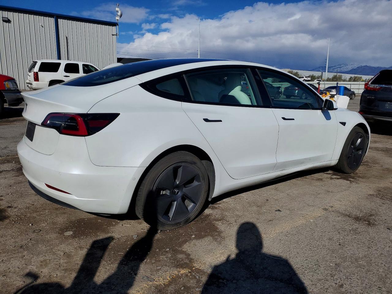 2022 Tesla Model 3 - Image 3