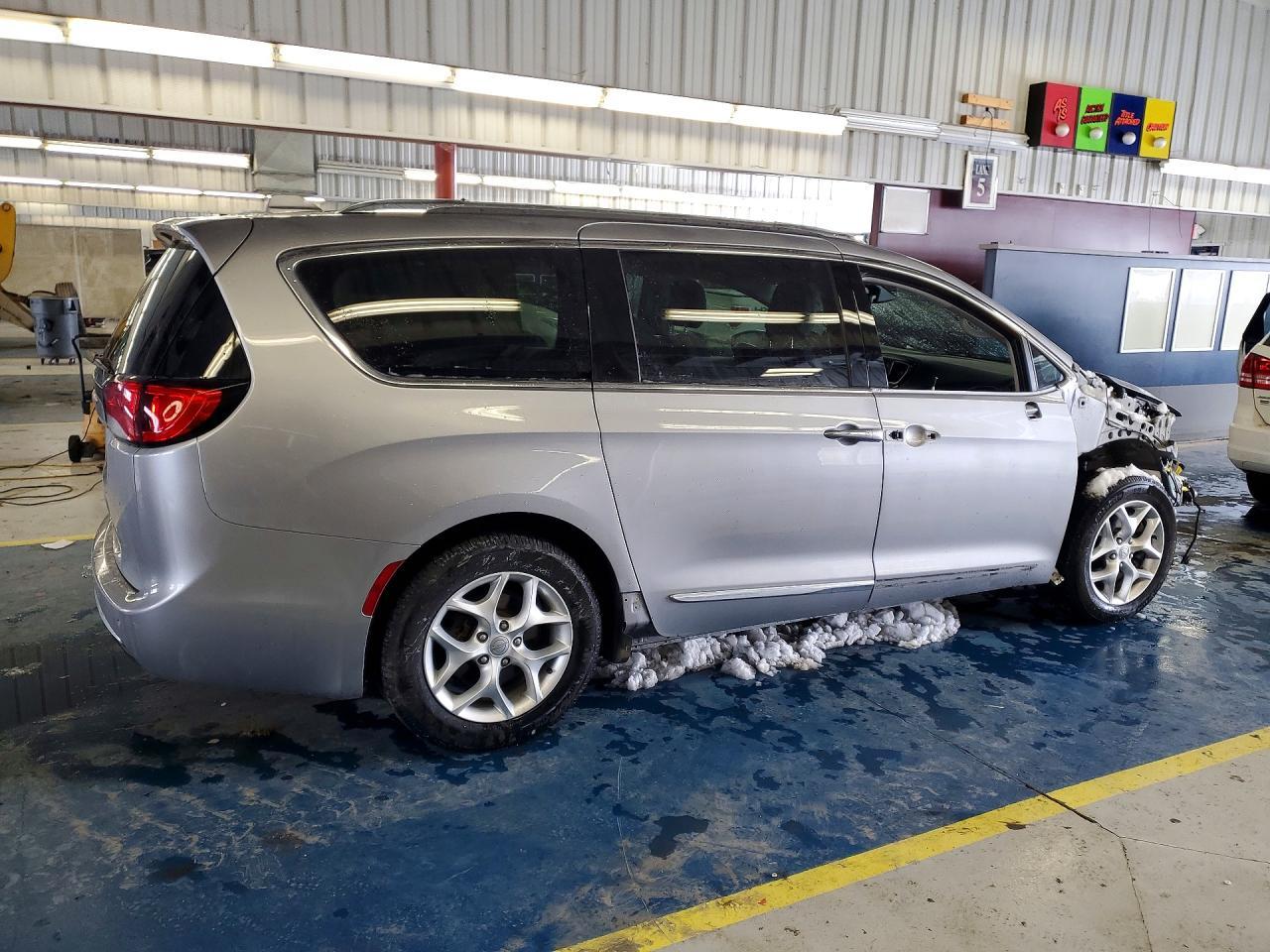 2018 Chrysler Pacifica Touring L Plus - Фото 3