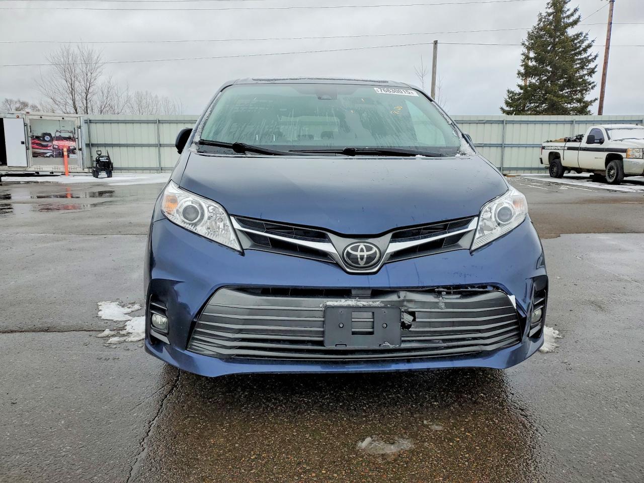 2018 Toyota Sienna Xle - Image 5