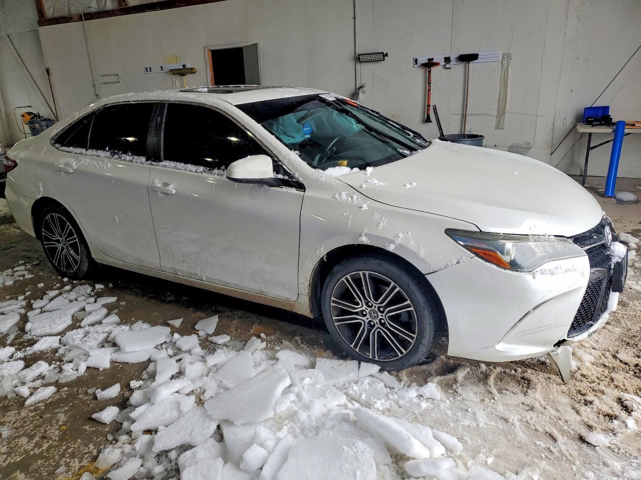 2016 Toyota Camry Le - Image 4