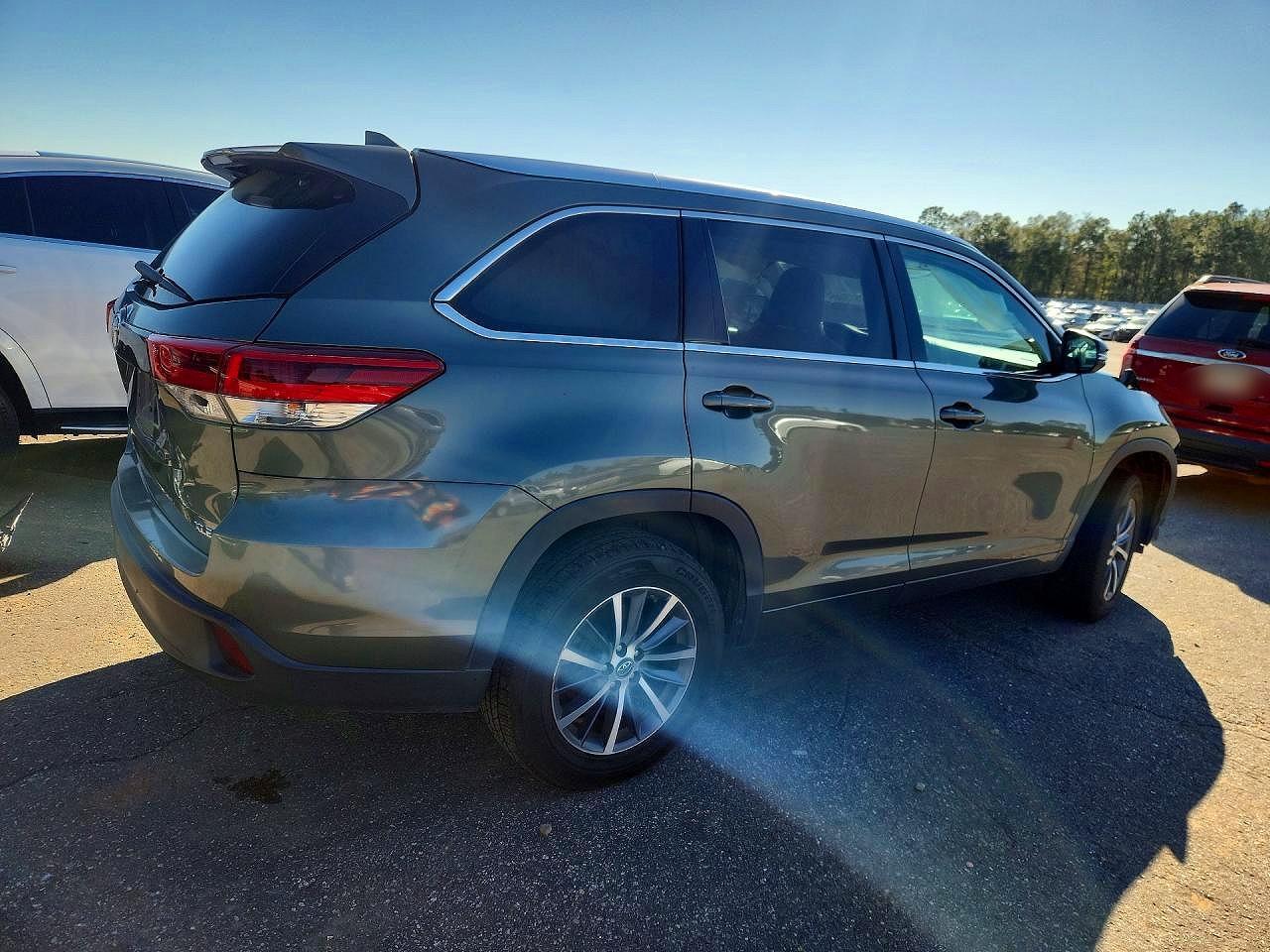 2018 Toyota Highlander Se - Фото 3