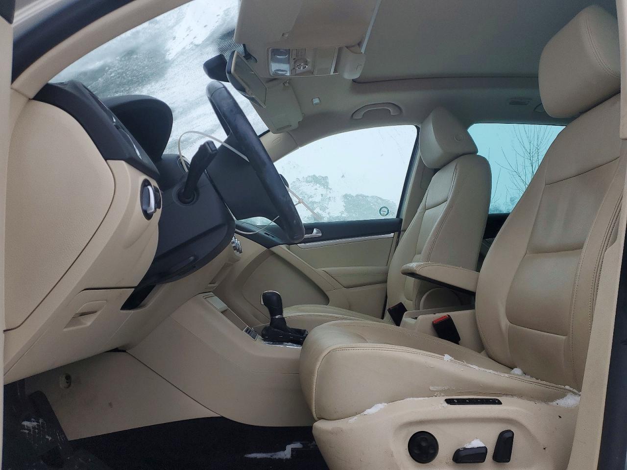 2014 Volkswagen Tiguan S - Image 7