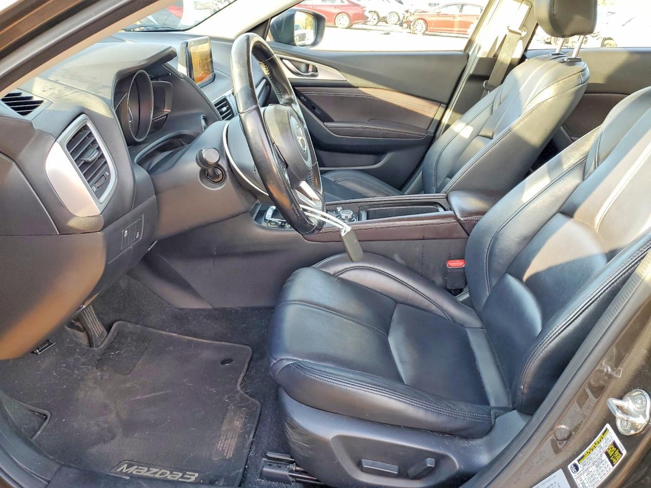 2017 Mazda 3 Touring - Image 7