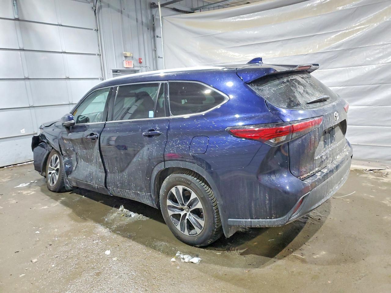 2022 Toyota Highlander Xle - Image 2