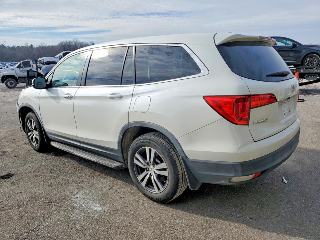 2017 Honda Pilot Exl - Image 2