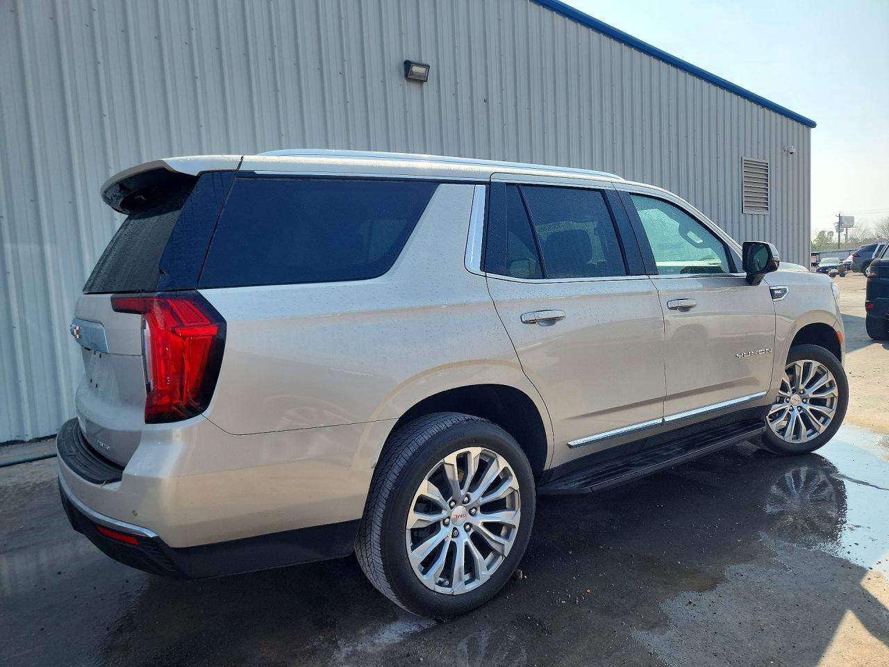 2022 GMC Yukon Slt - Фото 3