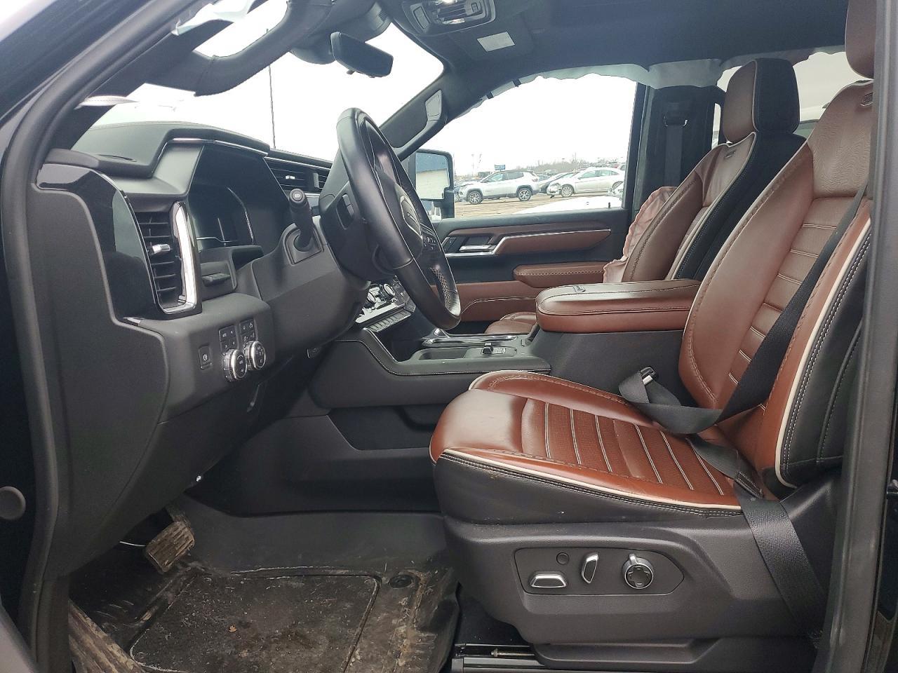 2025 GMC Sierra K2500 Denali Ultimate - Image 7