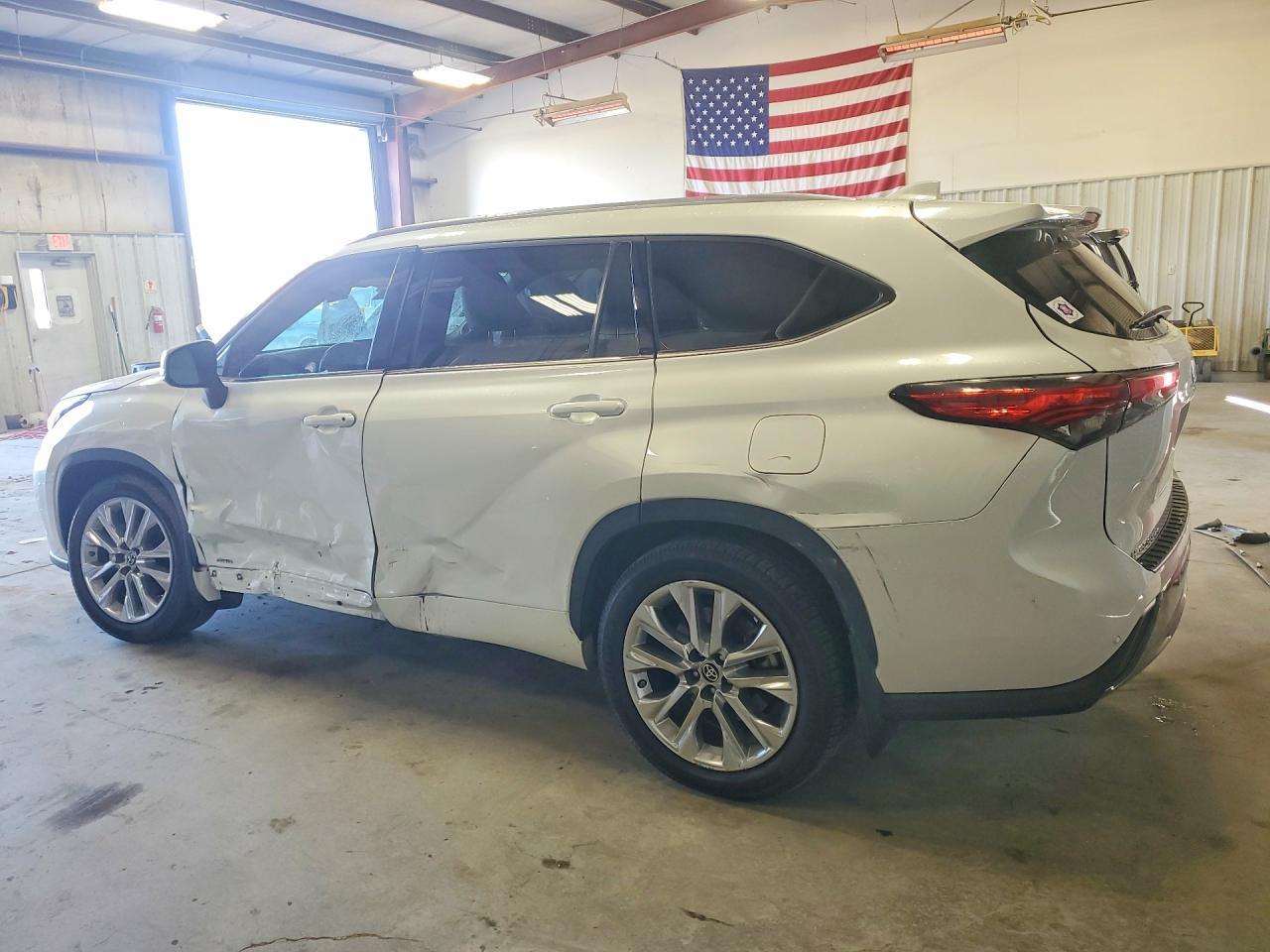 2022 Toyota Highlander Hybrid Limited - Фото 2