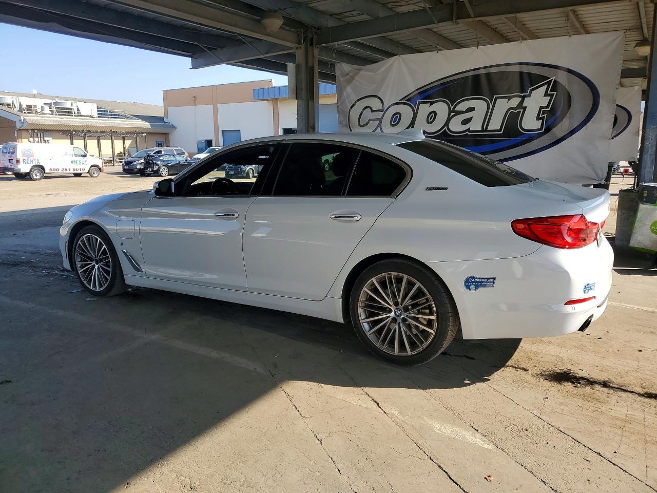 2018 BMW 530Xe - Image 2