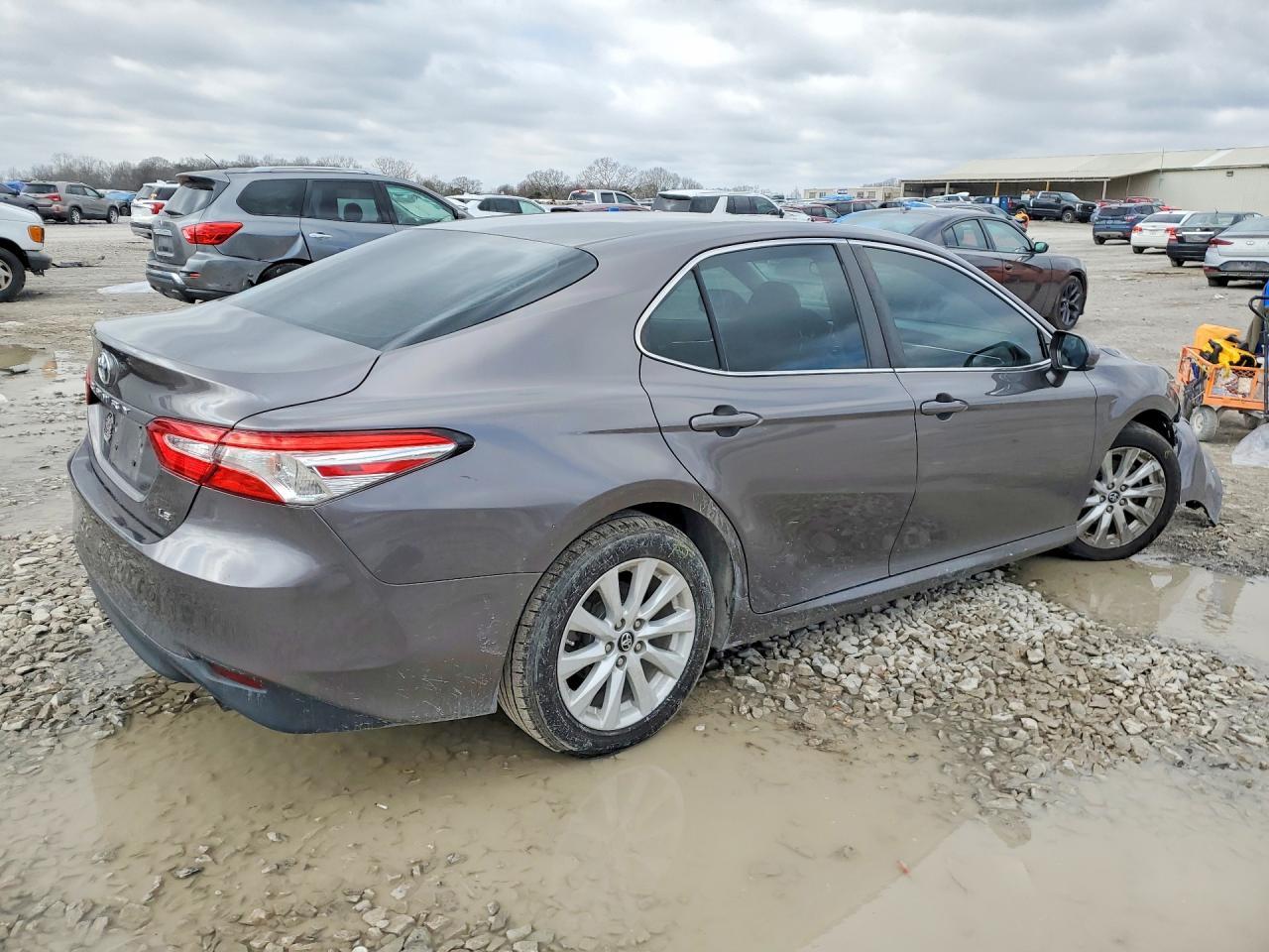2018 Toyota Camry L - Фото 3