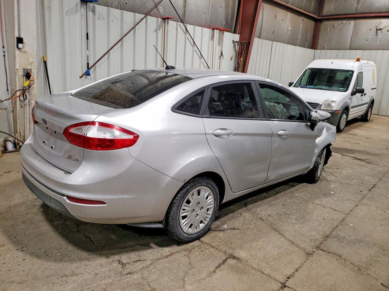 2017 Ford Fiesta S - Фото 3