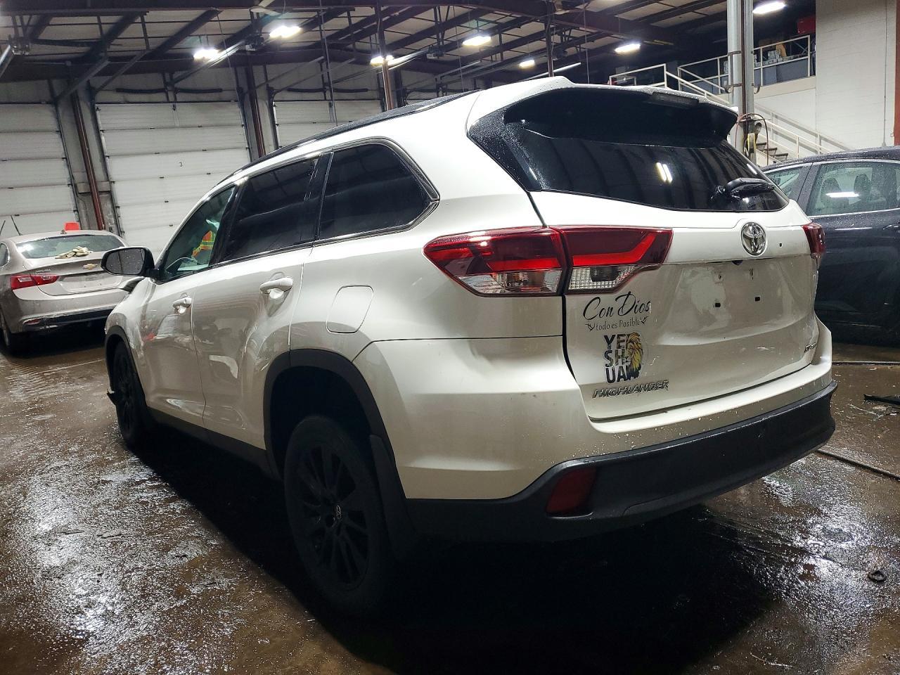 2019 Toyota Highlander Se - Image 2