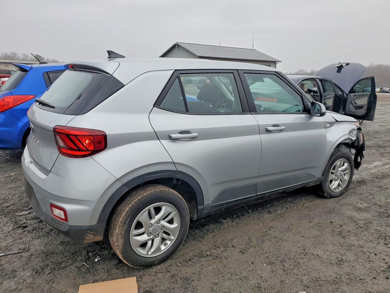 2021 Hyundai Venue Se - Image 3