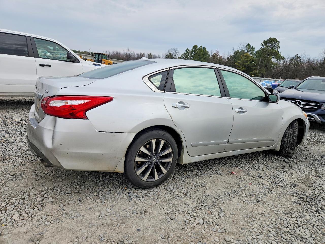 2017 Nissan Altima - Фото 3