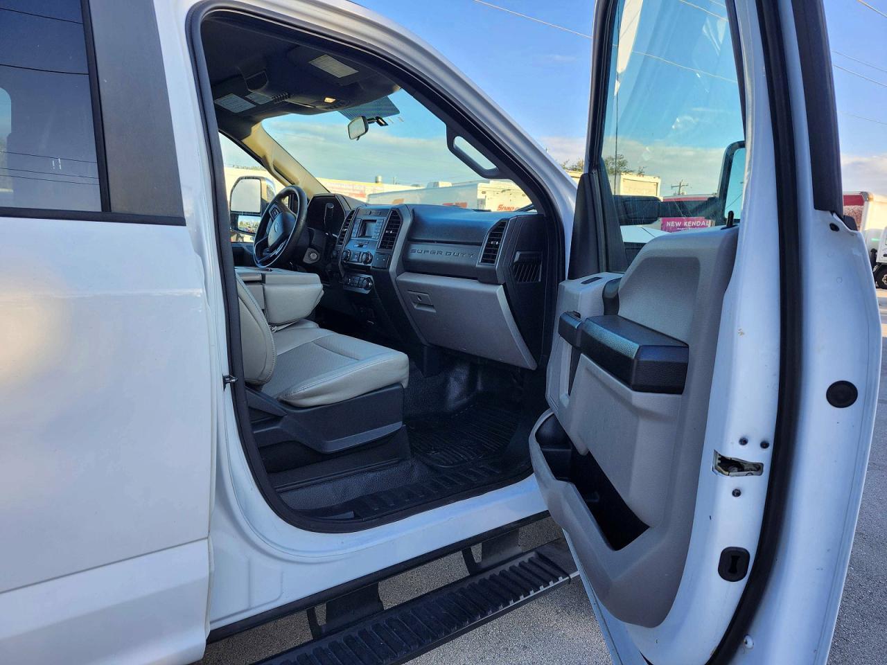 2018 Ford F550 Super Duty - Image 5