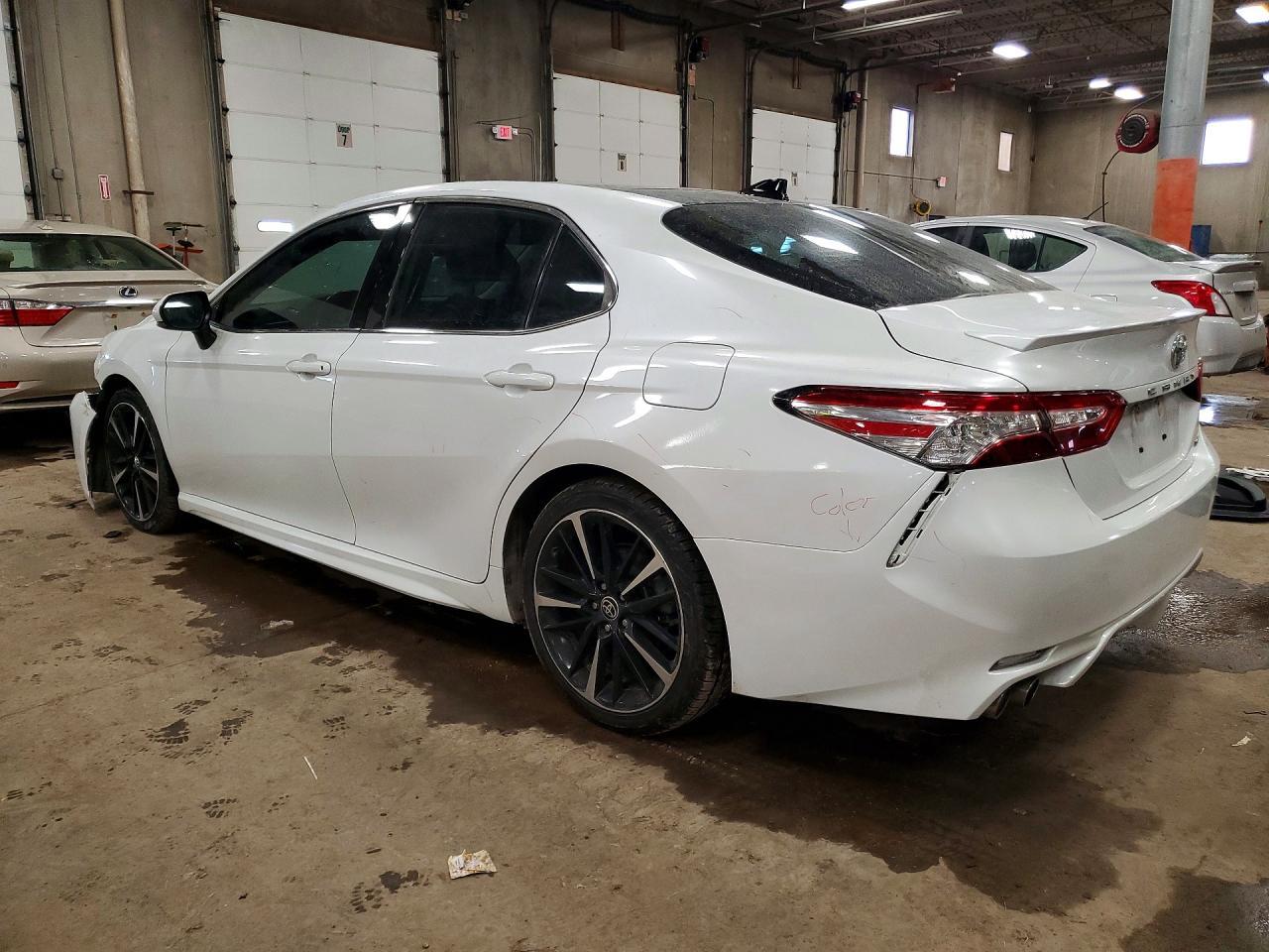2020 Toyota Camry Xse - Фото 2