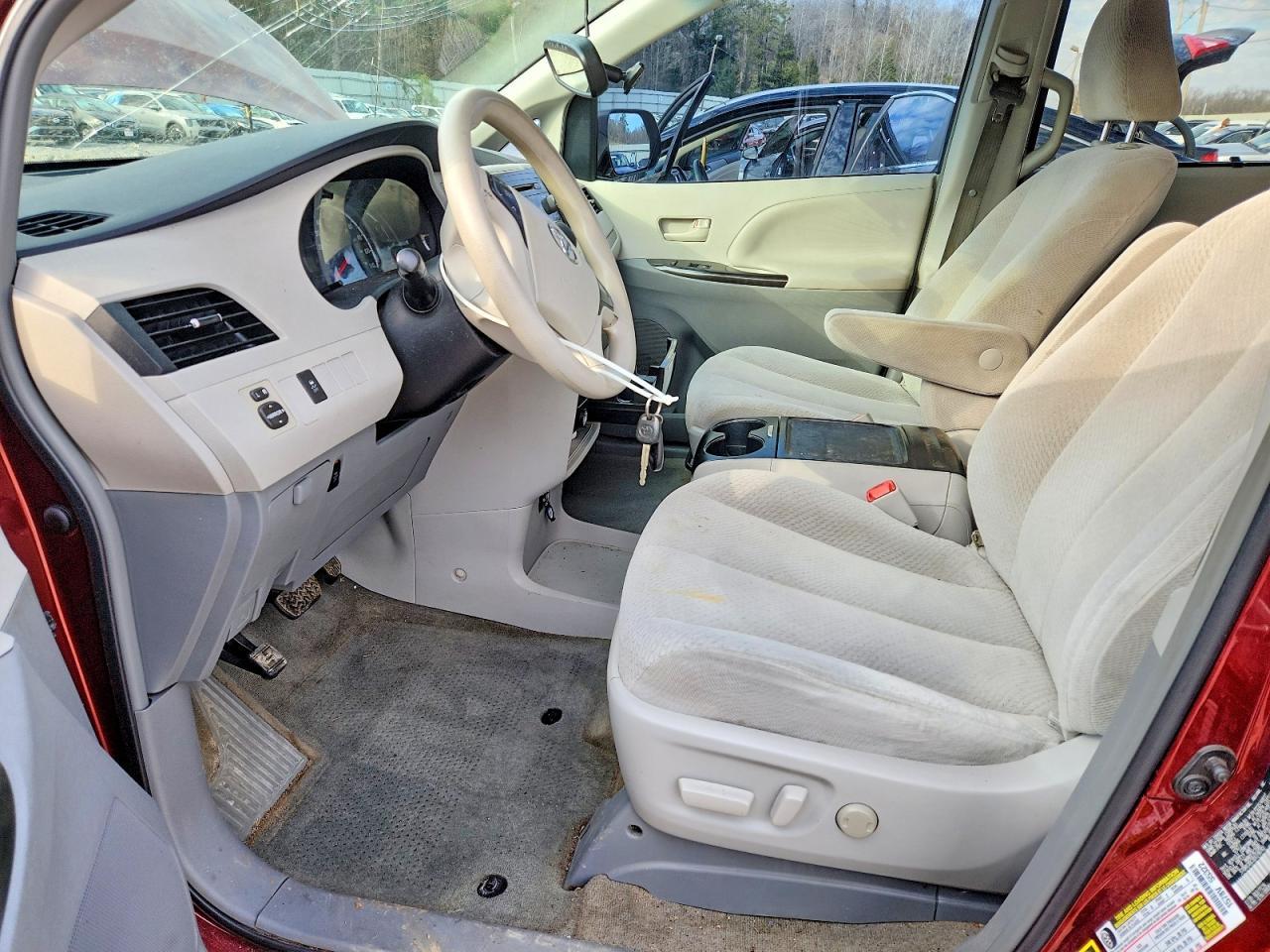 2013 Toyota Sienna Le - Фото 7