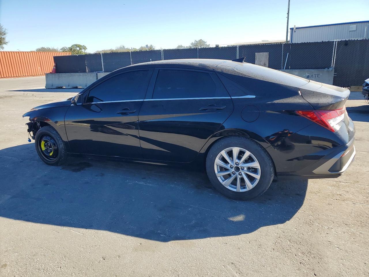 2025 Hyundai Elantra Sel - Image 2