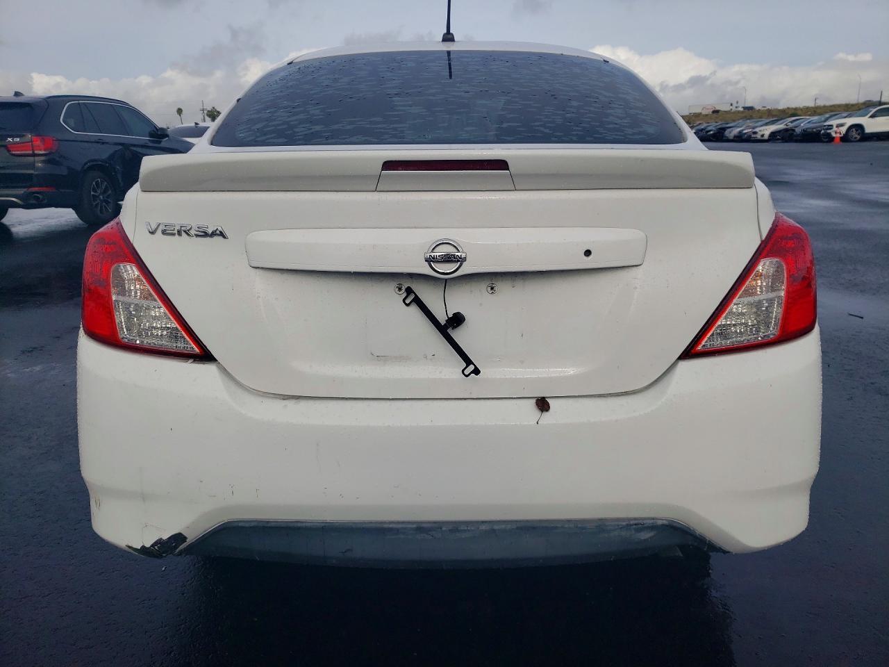 2018 Nissan Versa S - Image 6