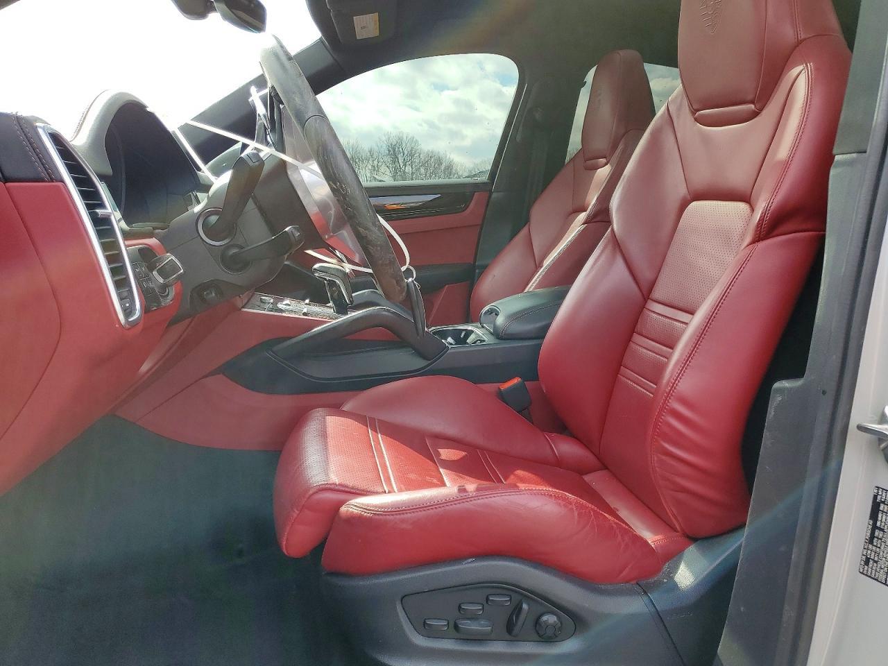 2022 Porsche Cayenne E Hybrid Coupe - Image 7