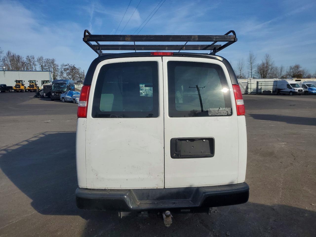 2019 Chevrolet Express 3500 Utility / Service Van - Фото 6