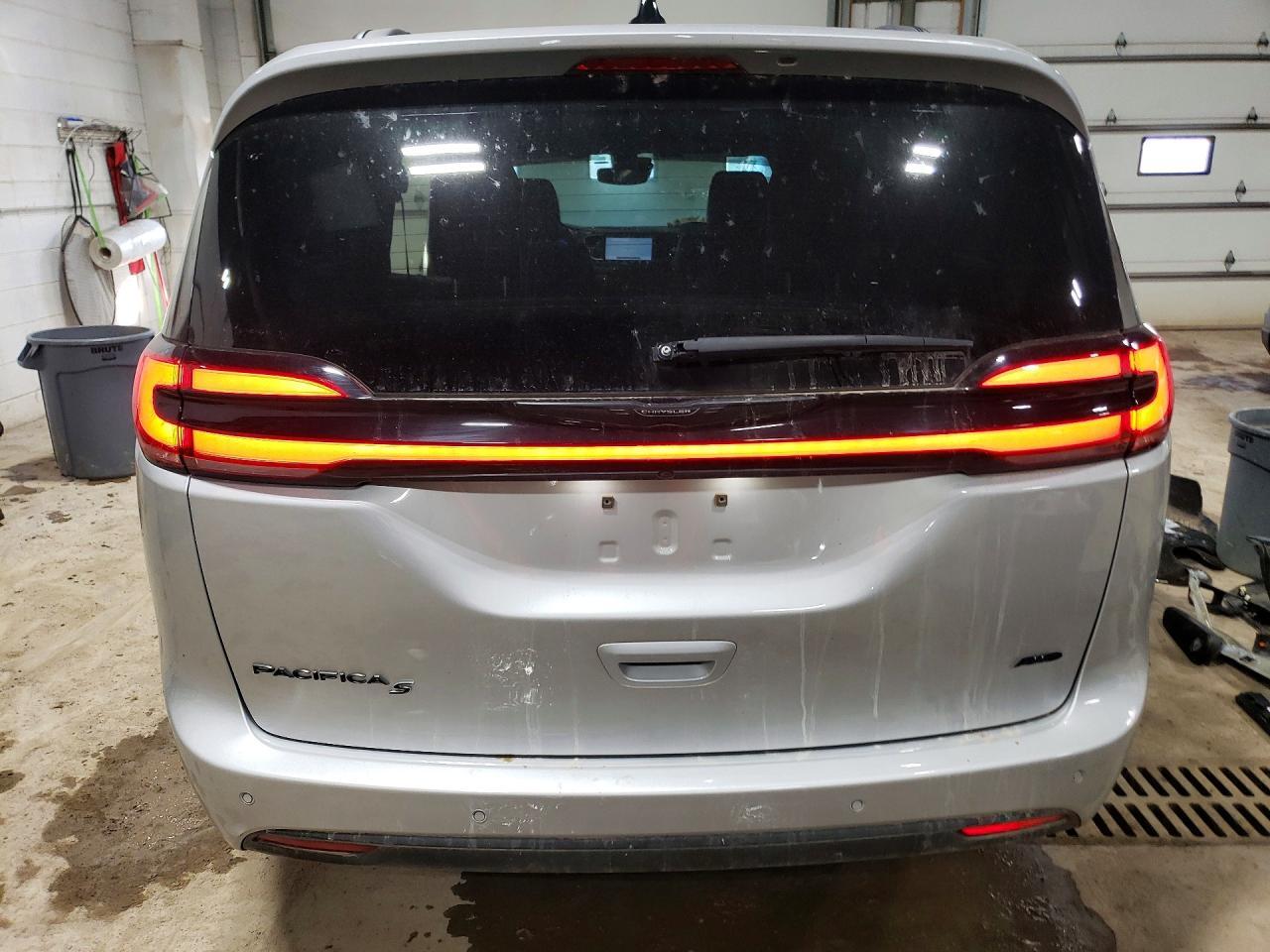 2024 Chrysler Pacifica Touring L - Image 6