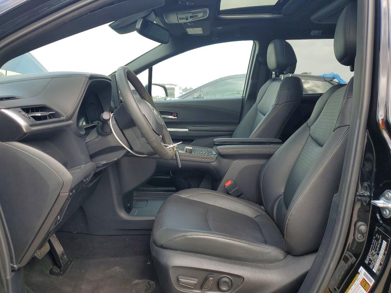 2025 Toyota Sienna Woodland Edition - Фото 7