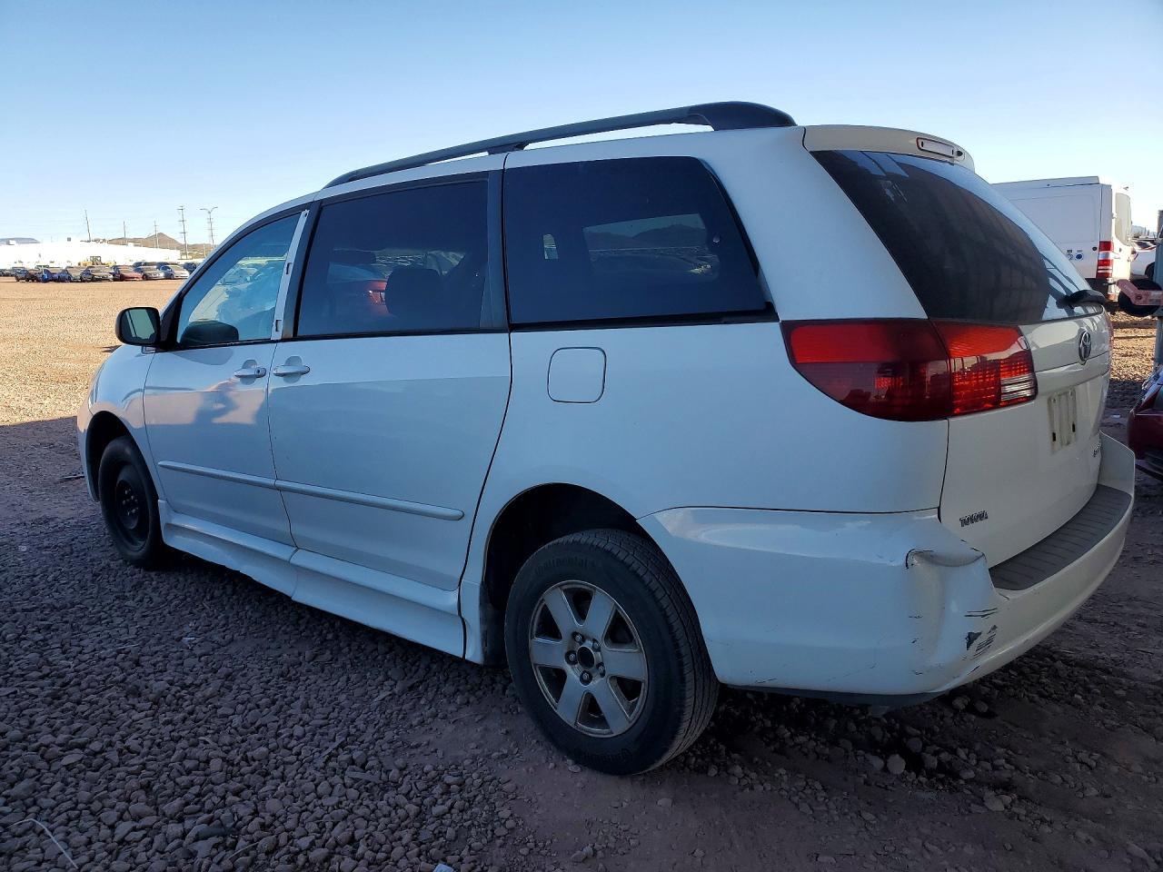 2004 Toyota Sienna Ce - Фото 2