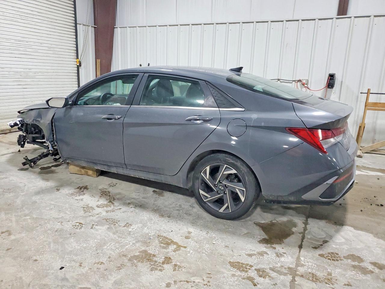 2024 Hyundai Elantra Limited - Image 2