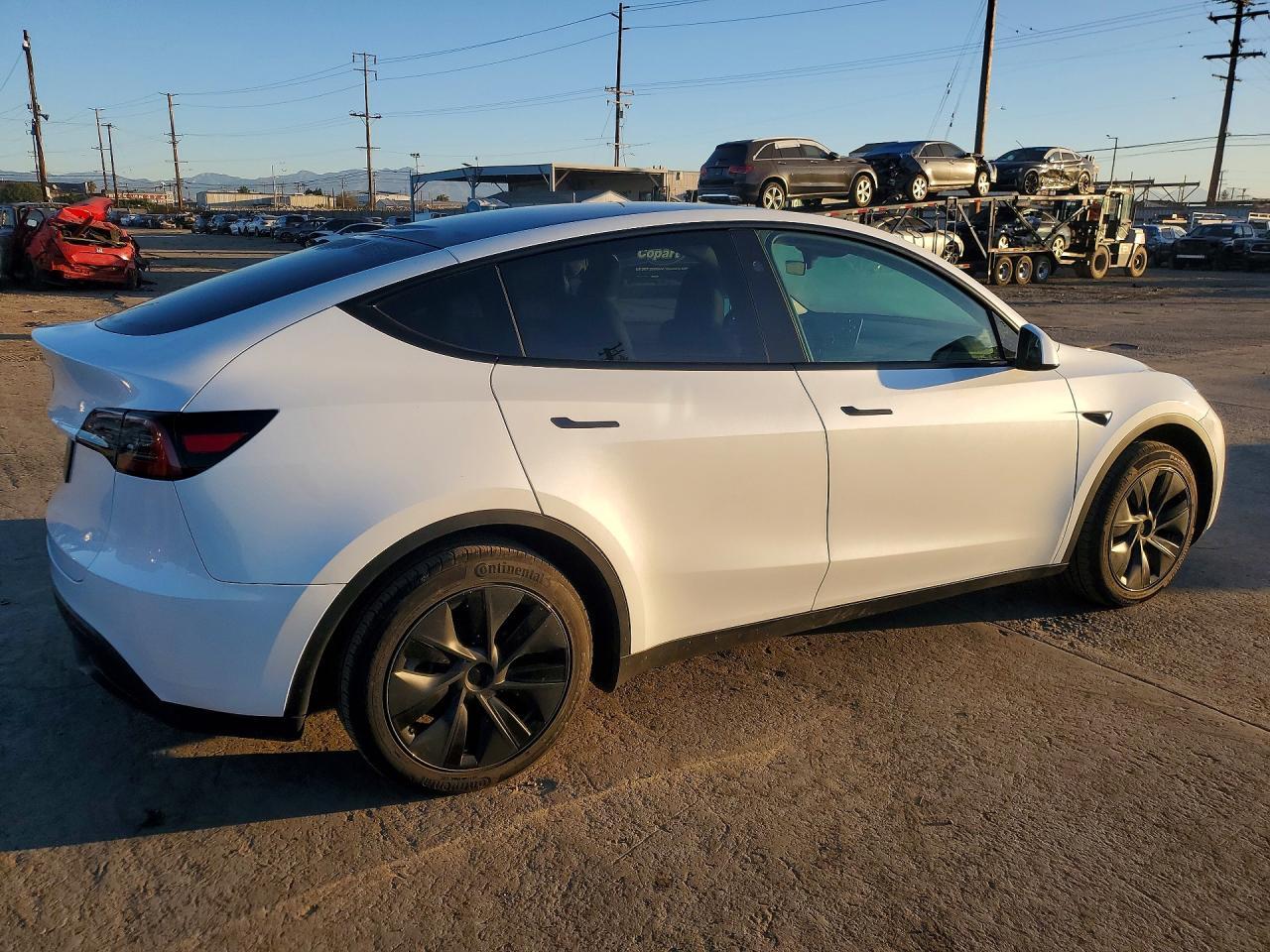 2025 Tesla Model Y - Image 3