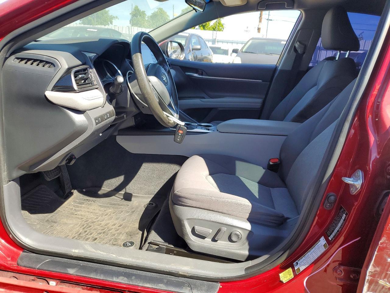 2021 Toyota Camry Hybrid Le - Image 7