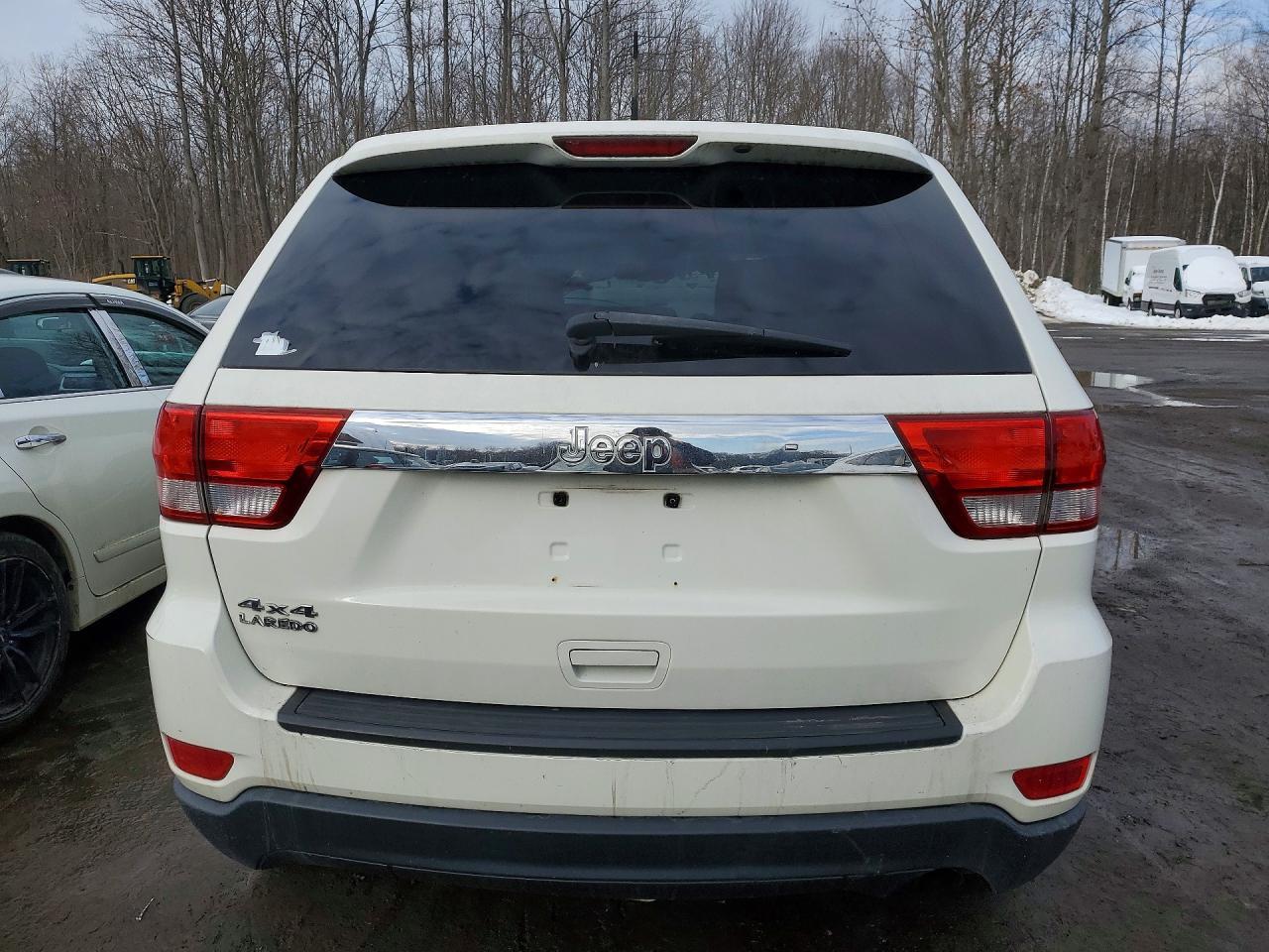 2012 Jeep Grand Cherokee Laredo - Image 6