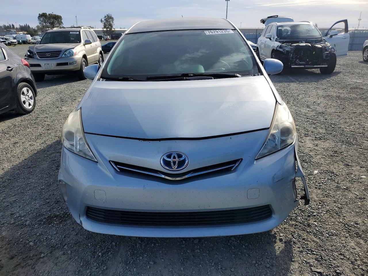 2014 Toyota Prius V - Image 5