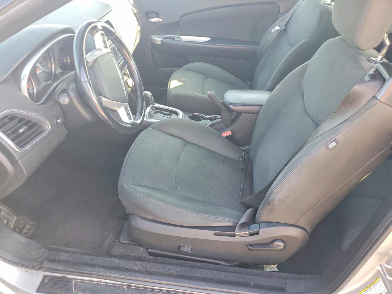 2011 Chrysler 200 Touring - Фото 7