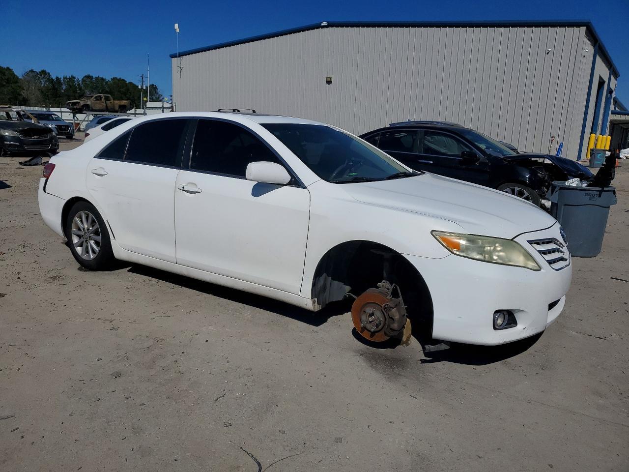 2011 Toyota Camry Xle V6 - Фото 4