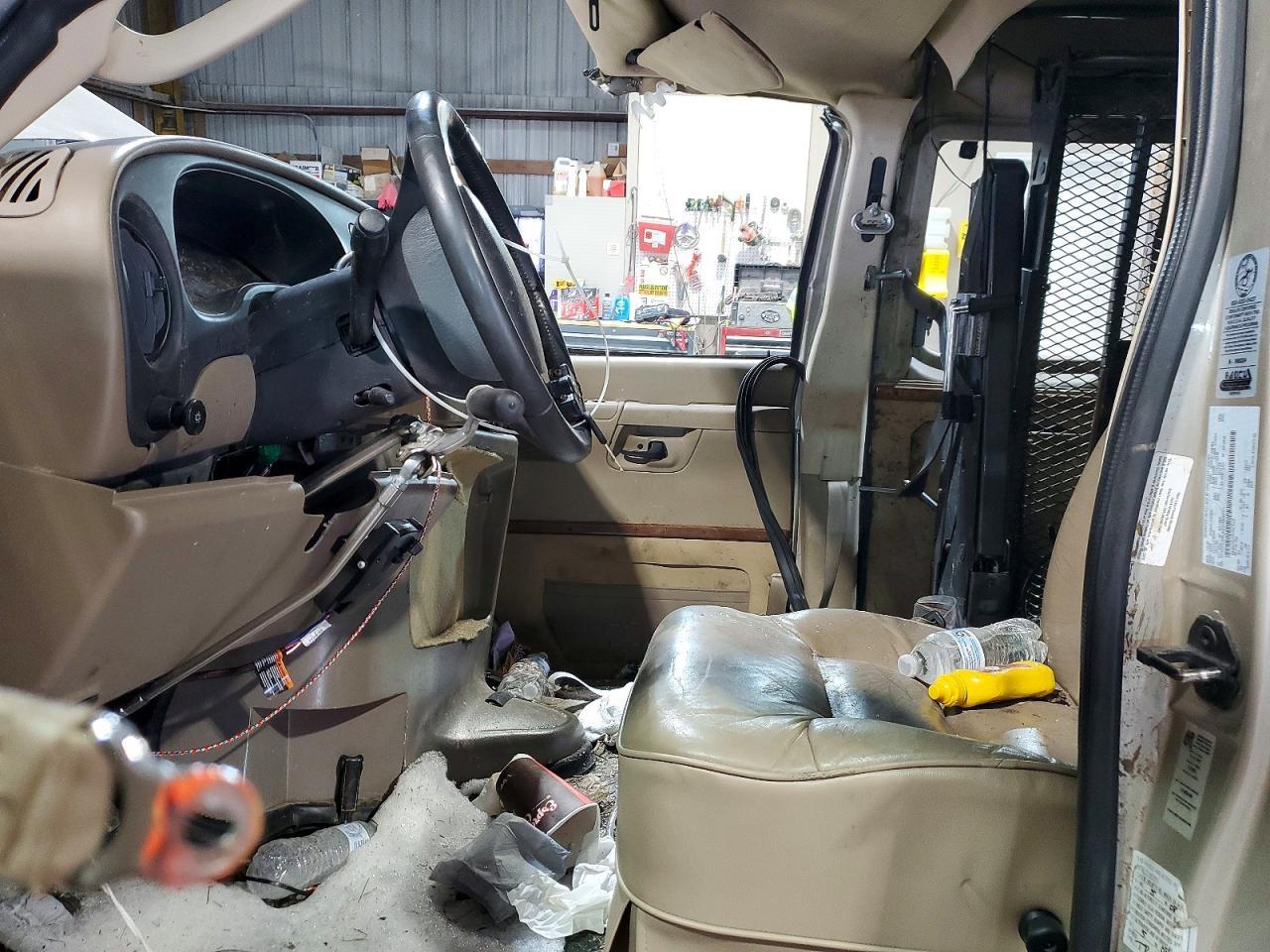 2008 Ford Econoline E250 Van - Фото 7