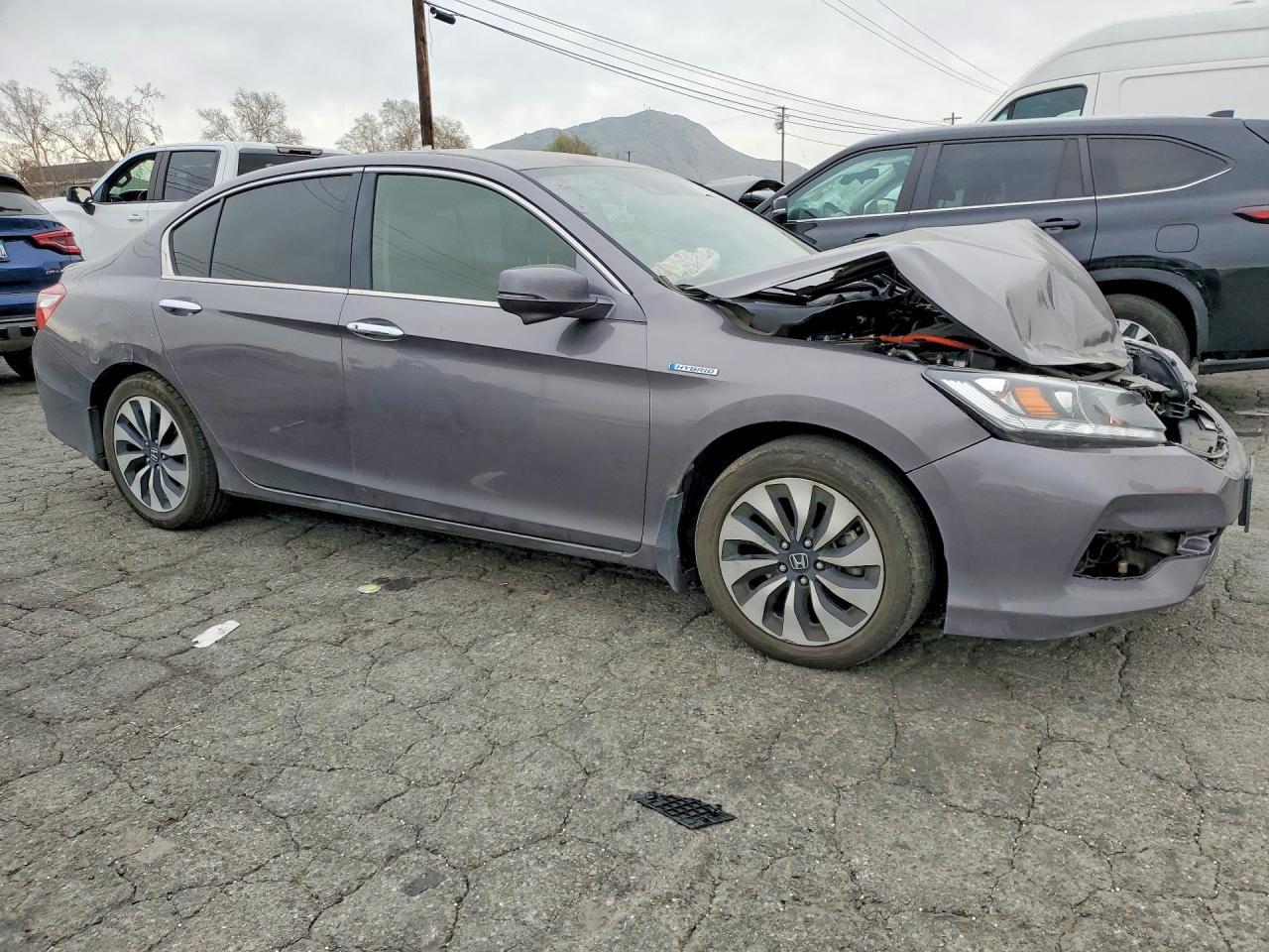 2017 Honda Accord Hybrid - Image 4