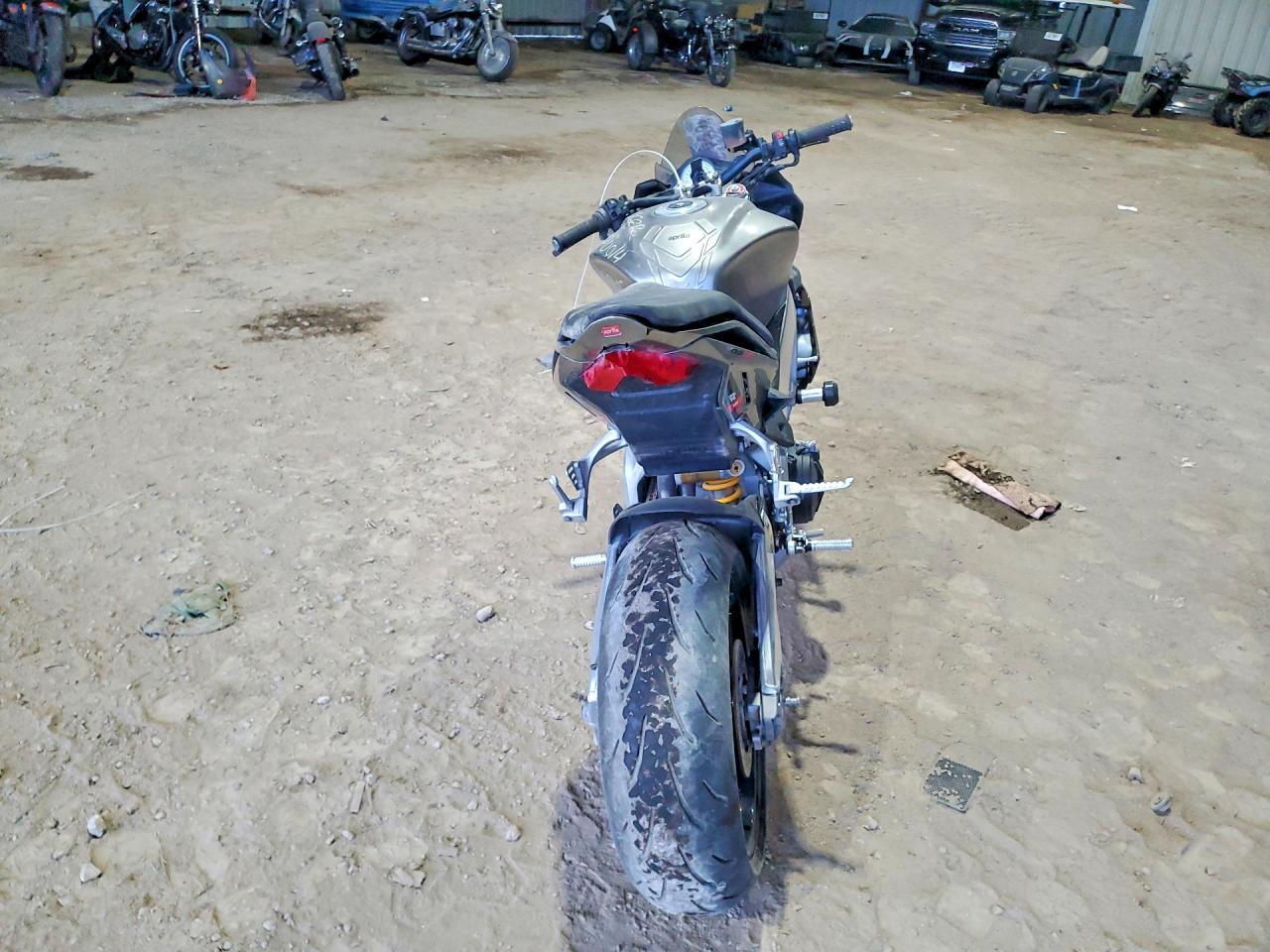 2016 Aprilia Tuono V4 1100 Rr - Image 4