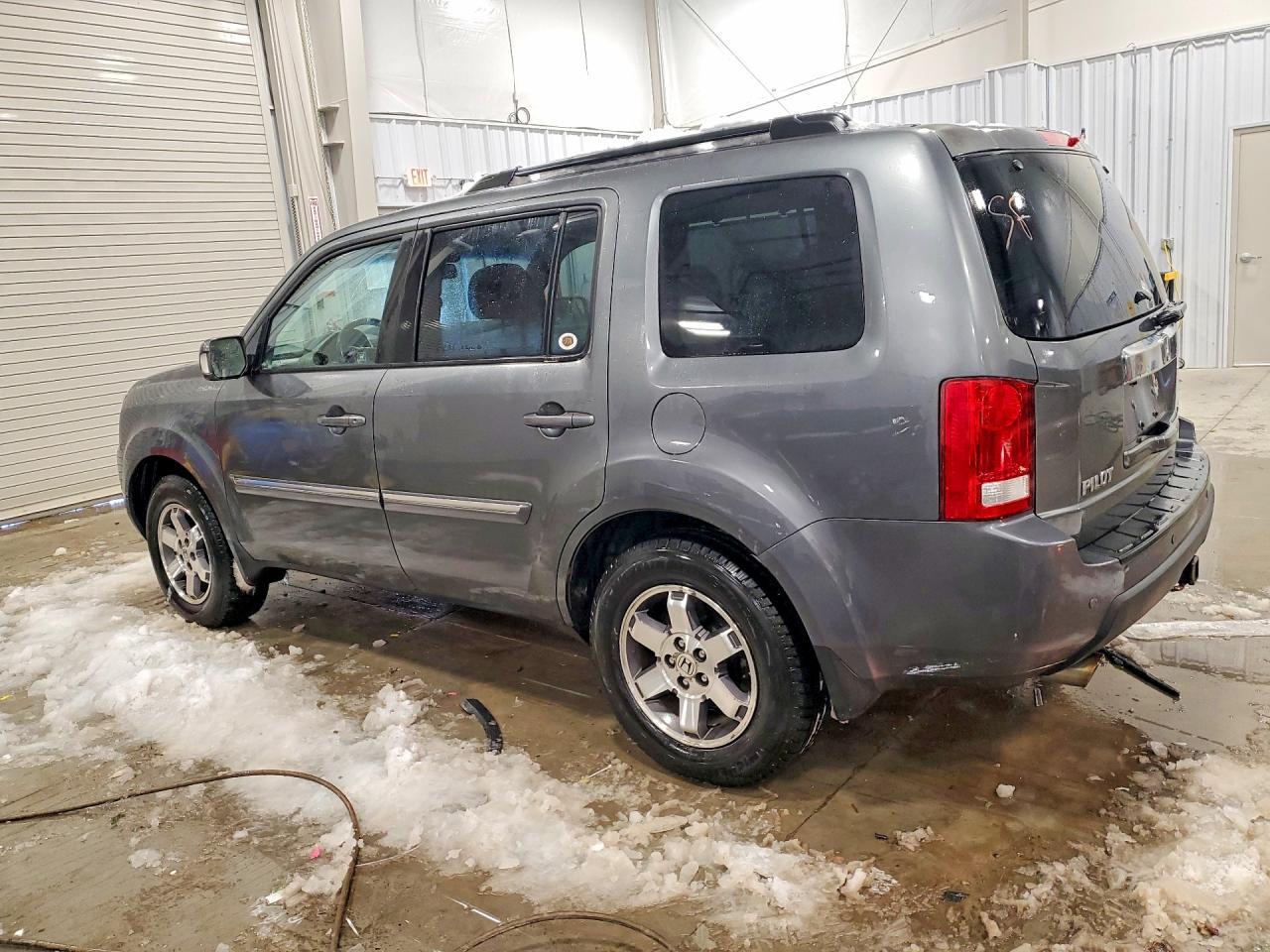 2010 Honda Pilot Touring - Image 2