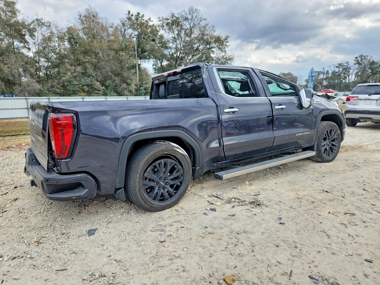 2024 GMC Sierra K1500 Denali - Image 3