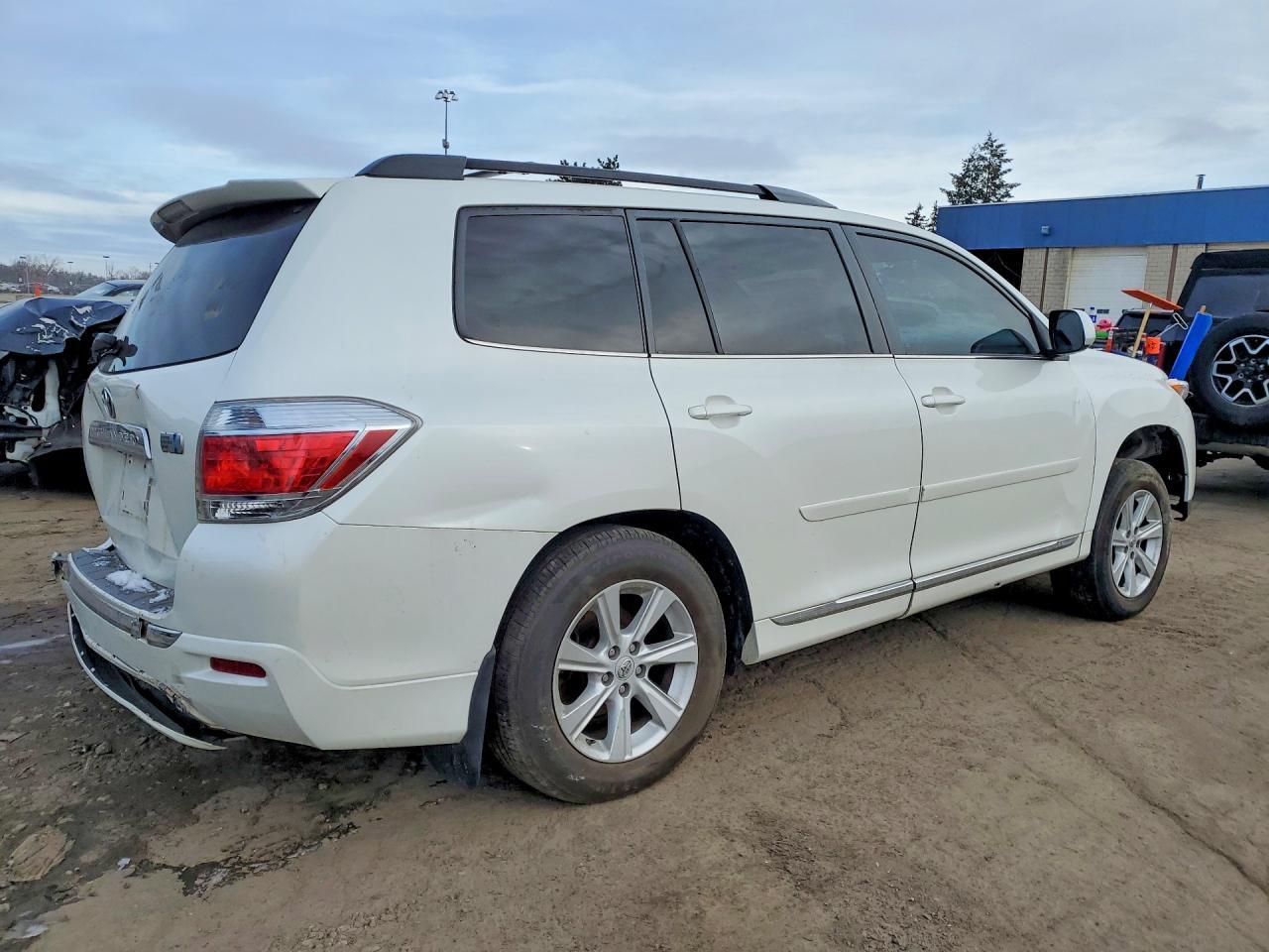 2013 Toyota Highlander Hybrid Base - Image 3