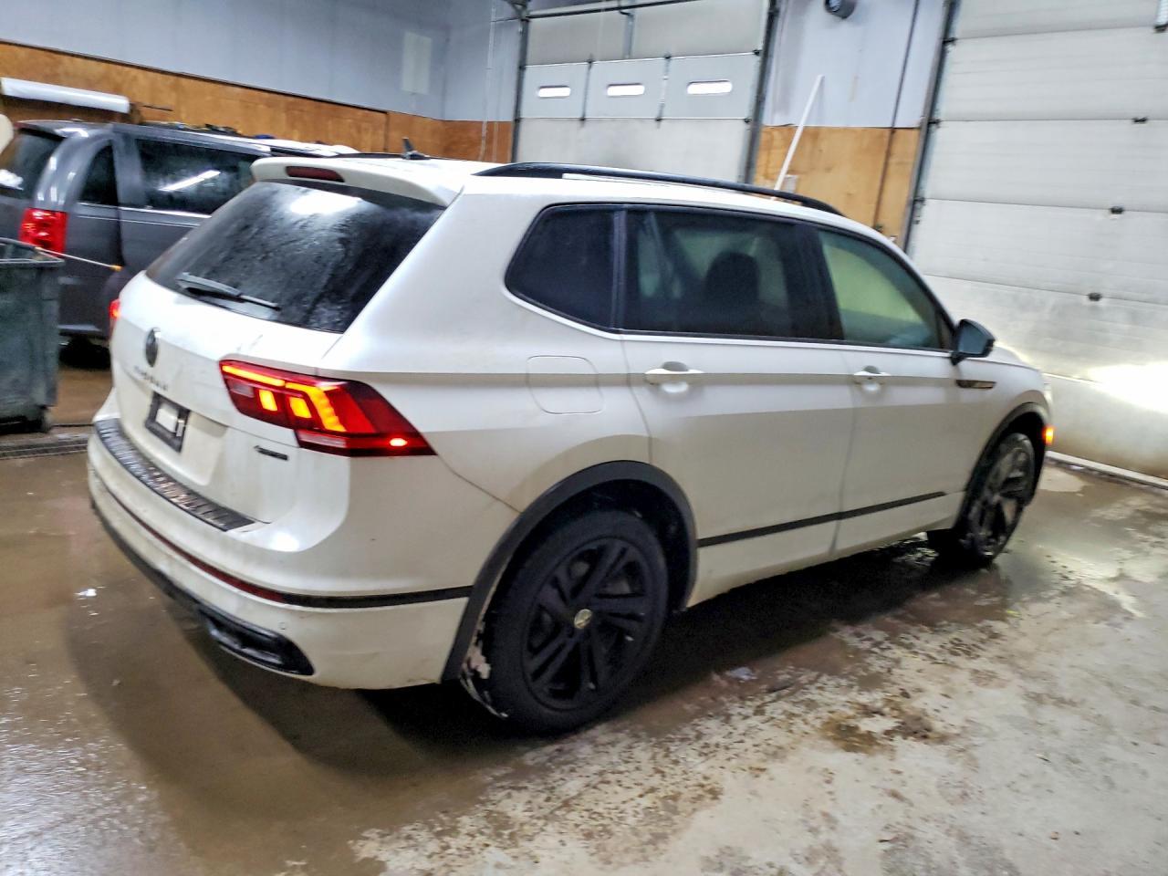 2024 Volkswagen Tiguan Se R-Line Black - Image 3