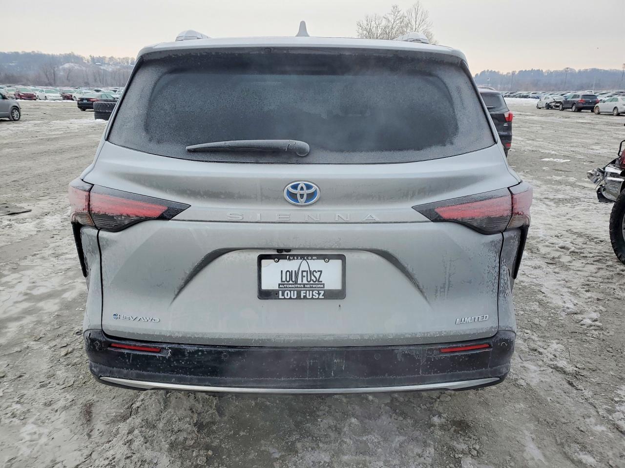 2025 Toyota Sienna Limited - Фото 6