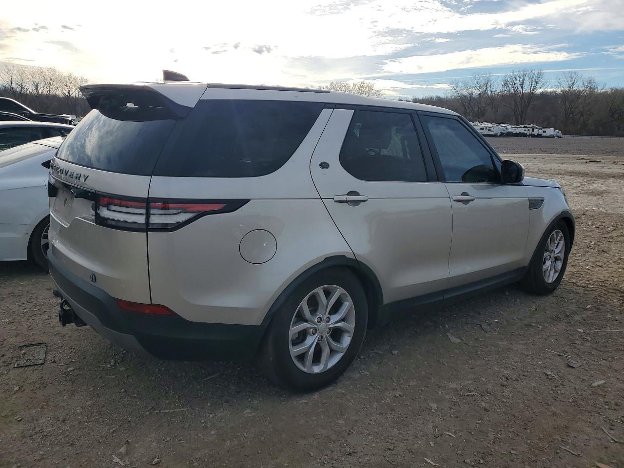 2017 Land Rover Discovery Se - Image 3