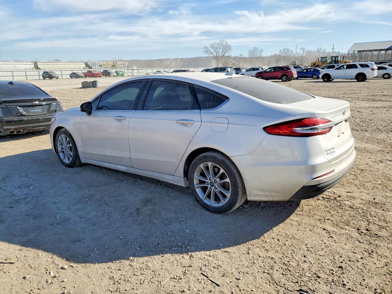 2020 Ford Fusion Se - Фото 2