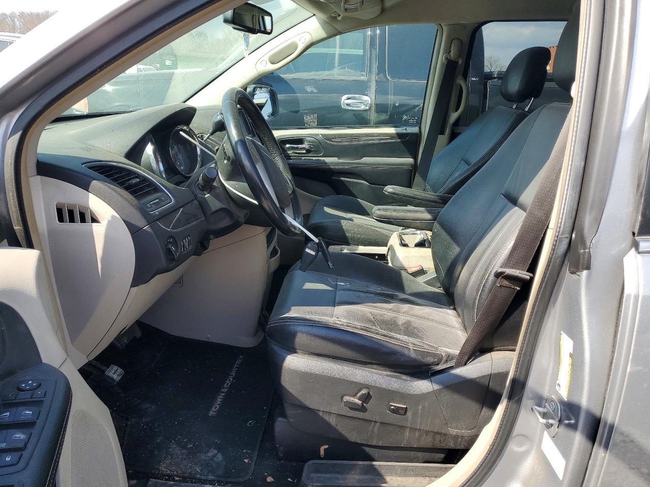 2014 Chrysler Town & Country Touring - Фото 7